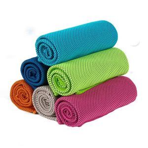 Serviette de sport en microfibre à séchage ultra-rapide, absorbante, rafraîchissante, avec logo personnalisé imprimé et bouteille - Product Image 4