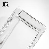 Chine Vente en gros Bon marché Bouteille de vin en verre transparente carrée fine Bouteille en verre de vin simple avec bouchon en verre