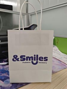 Bolsa de Papel Kraft con Asas para Compras, Regalos y Alimentos, Personalizada con Diseño Impreso - Product Image 5