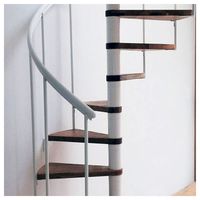 Escalier en spirale PRIMA, forme unique pour décorer les intérieurs de maisons à plafonds hauts et à lofts ouverts