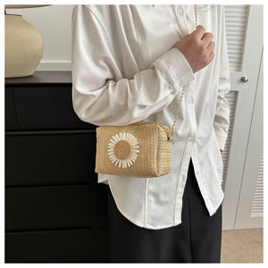 Bolso Pequeño Cuadrado de Moda Verano 2026, Elegante con Decoración Floral, para Mujer, de Hombro o Cruzado - Product Image 3