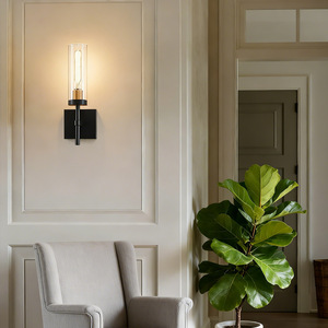 Lámpara de pared LED con batería, montada en la pared, minimalista, de hierro negro, base para bombilla E26, para dormitorio, sala de estar, baño, entrada - Product Image 1