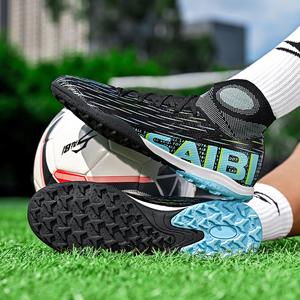 Chaussures de football TF personnalisables noir et blanc pour équipes, durables, pour terrains synthétiques, matchs/<span class=keywords><strong>futsal</strong></span>/entraînement, directement de l'usine, OEM/ODM - Product Image 1