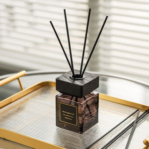 Vente en gros d'huiles essentielles pour la maison 2023 Bouteille de luxe pour <span class=keywords><strong>diffuseur</strong></span> de roseau avec boîte d'emballage Coffret cadeau d'arôme sans flamme - Product Image 3