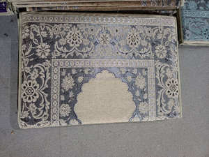 Vente en gros Tapis de prière quatre saisons en polyester fait à la main Tapis de mosquée extérieur Sejadah <span class=keywords><strong>Sandar</strong></span> avec dossier et poche - Product Image 5