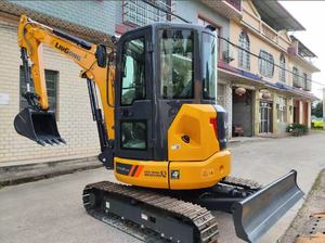 Mini-excavatrice hydraulique sur chenilles compacte 9035F avec moteur de 18,2 kW et conformité à la norme Stage V - Product Image 3