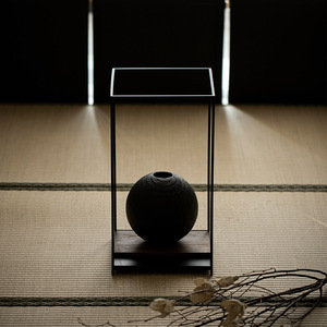 Vase à fleurs en fer de style japonais avec branches séchées pour la décoration de la salle de thé, pièce décorative faite à la main, design Japandi - Product Image 3