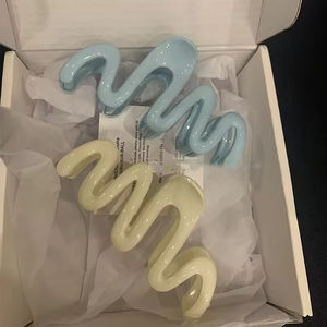 مشابك مخلب كبيرة بلون الحلوى للشعر السميك أنيقة فريدة من نوعها Wavy للنساء مقطع طويل - Product Image 2