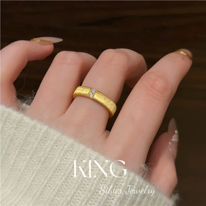 Bague unisexe en argent sterling 925 plaqué or, brossée, double diamant, pour fiançailles, par King Silver Jewelry - Product Image 2