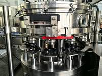 Ligne de production complète et équipée pour le remplissage et le scellage de canettes de bière et de jus de fruits