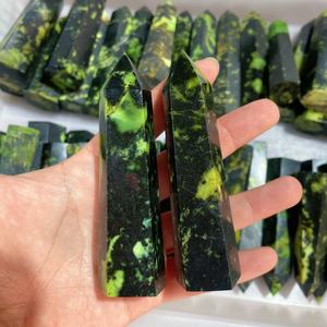 Vente en gros de tours de cristal en <span class=keywords><strong>opale</strong></span> verte naturelle pour la décoration - Product Image 3