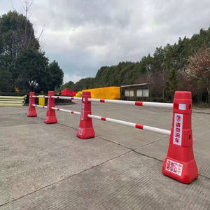 Barreras de Tráfico de Color Rojo y Amarillo, Rellenas de Agua, Material PP, Montaje en Suelo, IP65, Uso en Calles Escolares - Product Image 2