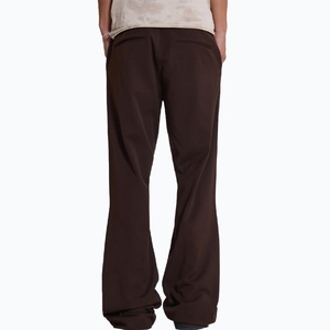 Pantalon de costume homme marron coupe droite décontractée, plissé, en polyester et viscose, tissé sur mesure - Product Image 4