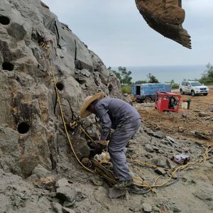 Séparateur de roche efficace Un outil facile pour casser la roche dure - Product Image 6
