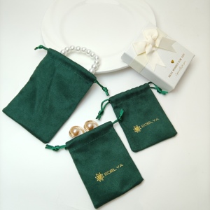 Pochettes à bijoux de luxe avec logo personnalisé imprimé en couleur, en velours suédé, sac à cordon 8x10cm pour organiser colliers et bagues - Product Image 6