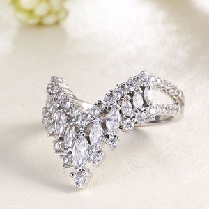 卸売ファッションホワイトゴールドキュービックジルコニアキングクラウンリング女性用ジュエリー - Product Image 3