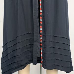 เดรสสไตล์เรโทรลายปักดอกไม้สไตล์ชนเผ่า งานปักหนาแน่น แขนยาว กระโปรงยาวปานกลาง ลายดอกไม้ - Product Image 5