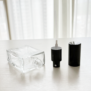 Botella de cristal de perfume de lujo cuadrada con logotipo personalizado 15ml 30ml 50ml 100mL espray rellenable con pulverizador de bomba para difusor de embalaje - Product Image 3