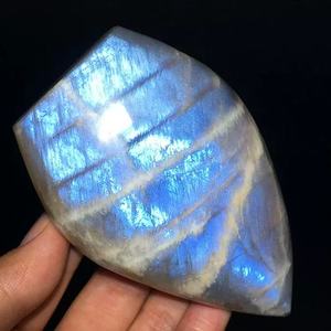 All'ingrosso lucidato intagliato a mano <span class=keywords><strong>naturale</strong></span> cristallo di pietra di luna fiamma con il tema dell'amore per la decorazione della casa - Product Image 2