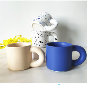 Taza de Cerámica con Platillo, Estilo Nórdico, Diseño de Tinta Salpicada, Color Blanco con Detalles Negros, Nueva, Ideal para Café - Product Image 2