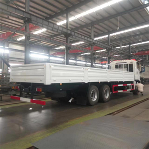 Camión de carga de <span class=keywords><strong>cama</strong></span> plana Isuzu superventas con 10 toneladas 12 toneladas Camión grúa precio Camión grúa 6x4 camión de carga - Product Image 4