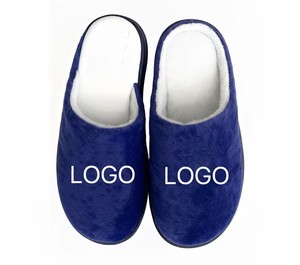 Pantoufles d'intérieur d'hiver avec logo personnalisé, faible MOQ, pantoufles en peluche douce en polaire, <span class=keywords><strong>fourrure</strong></span> moelleuse pour femmes et hommes - Product Image 1