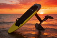 Nouvelle planche de surf électrique à batterie au carbone de haute qualité pour sports nautiques, avec assistance au surf et hydrofoil rechargeable (Efoil)