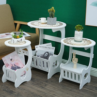 Table d'appoint moderne en plastique, petite table de chevet créative et simple pour la décoration intérieure, idéale pour le salon, le café ou le rangement de magazines