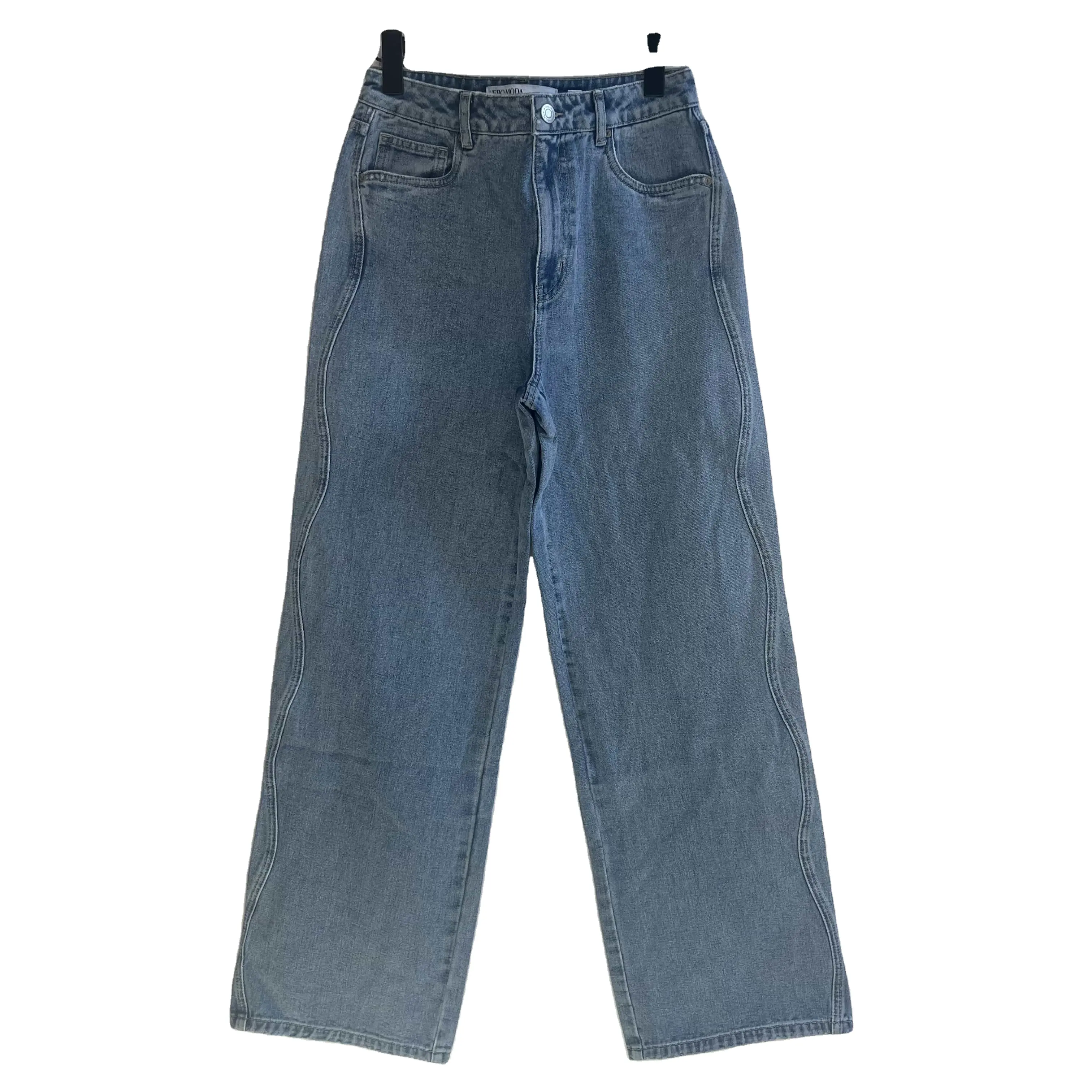Женский джинсовый комбинезон с широкими штанинами