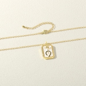 Collana con Ciondolo Quadrato a Tema Zodiacale, 12 Segni Astrologici, Design Raffinato e Affascinante - Product Image 2