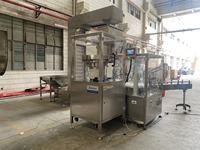 Machine de remplissage automatique polyvalente pour poudres, pour les applications alimentaires et chimiques