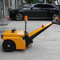Tracteur de remorquage électrique compact, capacité de traction nominale de 3500 kg, chargeur 24 V 15 A, conçu pour la manutention de matériaux en atelier