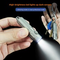 Mini lampe torche EDC porte-clés portable rechargeable en alliage de titane ultra-léger multifonctionnelle LED tricolore avec indice de protection IP20