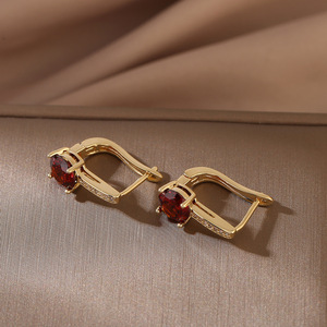 ต่างหูแบบหนีบเพทายรูปลูกบาศก์ทรงกลมสีแดงสำหรับงานแต่งงานของผู้หญิงต่างหูหินโกเมนสีทองประดับเพชร - Product Image 4