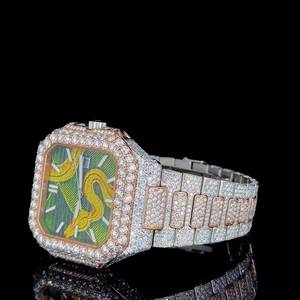 Montre-bracelet en moissanite de qualité supérieure avec mouvement à quartz de précision en acier inoxydable pour un usage quotidien moderne, disponible à la vente - Product Image 3