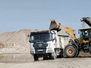 Camión Volquete Diésel Shacman X3000 8x4 Usado, Euro 2-Euro 5, Capacidad de 50-70 Toneladas, 12 Neumáticos, Trabajo Pesado - Product Image 3