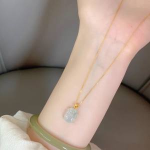 Collar con Colgante Pequeño de Pi Xiu de Jade Hetian, Amuleto de la Suerte, Corto y Moderno, Regalo para Novia - Product Image 5