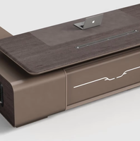 Bureau de direction en bois noble série SIG avec option de réglage électrique en hauteur pour projets d'entreprises saoudiennes