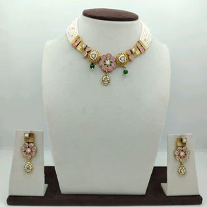 Ensemble de bijoux élégant et traditionnel en argent 925 avec pierres roses et vertes, comprenant un collier et des boucles d'oreilles au design floral - Product Image 1