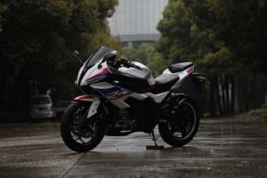 Potente Motocicleta Eléctrica HB Moying Touring de 5kw, Alta Velocidad 100-110km/h con Rueda de 72v - Product Image 6