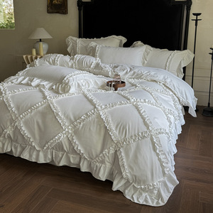 Juego de Ropa de <span class=keywords><strong>Cama</strong></span> de 4 Piezas de <span class=keywords><strong>Algodón</strong></span> Suave al Tacto Estilo Princesa Francesa, Romántico, Grueso, Cálido y Suave, con <span class=keywords><strong>Funda</strong></span> de Edredón de Encaje 3D para Hotel y Hogar - Product Image 1