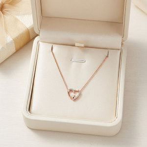 Collier élégant en or rose massif 18 carats avec pendentif en diamants naturels véritable, design cœur, fait main, vente en gros populaire - Product Image 4