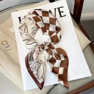 Foulard <span class=keywords><strong>da</strong></span> Collo Quadrato Elegante <span class=keywords><strong>da</strong></span> <span class=keywords><strong>Donna</strong></span> 1026C, 68cm/26.77inch, Stampa Personalizzata Designer, Fasce per Capelli di Lusso in Seta - Product Image 2