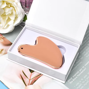 Massaggiatore Facciale a Forma di Cuore in Acciaio Inox 304 Oro e Nero di Qualità, Strumento per Massaggio Facciale in Metallo con Logo Personalizzato - Product Image 3