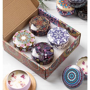 Ensemble <span class=keywords><strong>de</strong></span> bougies parfumées aux fleurs séchées Bougie votive en cire <span class=keywords><strong>de</strong></span> soja sur le thème des fêtes dans une boîte en métal pour la Saint-Valentin - Product Image 1