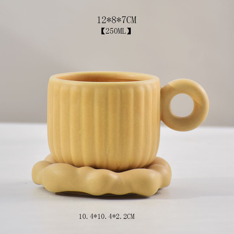 สีเหลือง