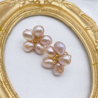 Pétale de perles baroques d'eau douce Goujons de perles Boucles d'oreilles rétro antiques Boucles d'oreilles assorties de style influenceur