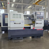 Tour CNC à lit plat de précision CK6140 - Usinage de haute précision des métaux pour les pièces d'arbre et de disque