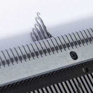 La nouvelle machine à tricoter pour chapeaux et écharpes à grande vitesse qui fabrique différents types de chapeaux et de sacnfs - Product Image 5