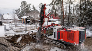 Sandvik DX800 hydraulische boorinstallatie met boorhamer, 76-127 mm boringdiameter, oppervlakte-boorinstallatie voor blastholes met geïntegreerd ontwerp - Product Image 3